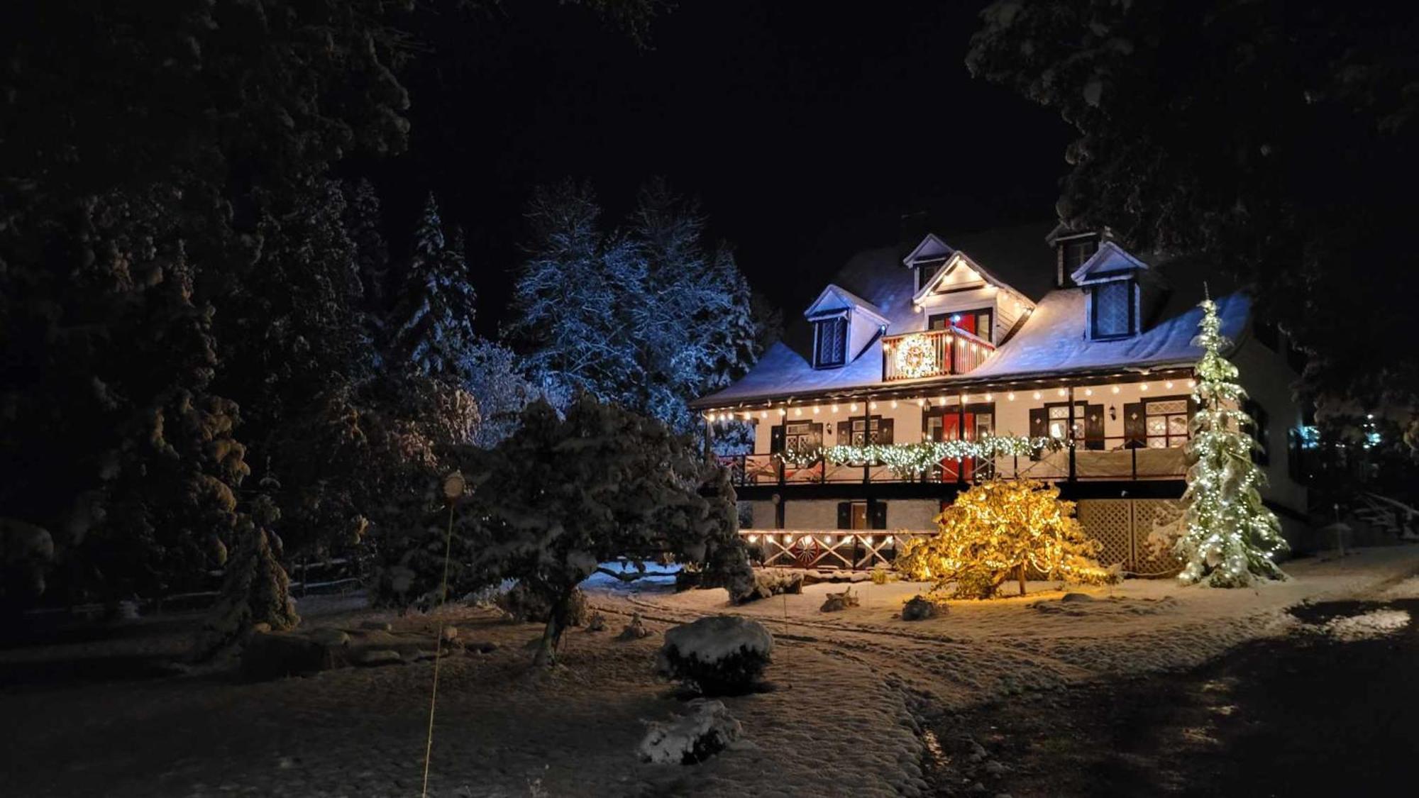 Auberge La Chatelaine Hotel La Malbaie Exterior photo