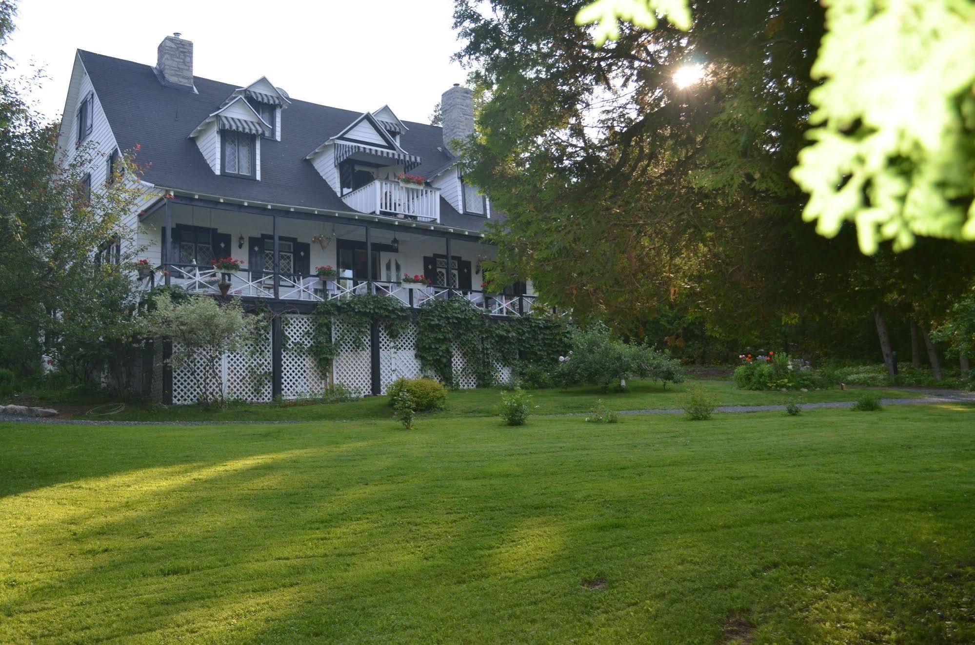 Auberge La Chatelaine Hotel La Malbaie Exterior photo